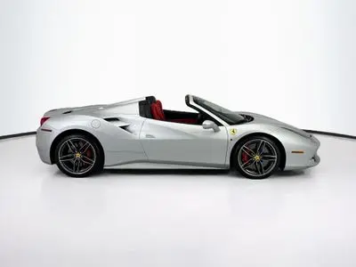 2018 Ferrari 488 Base photo 4