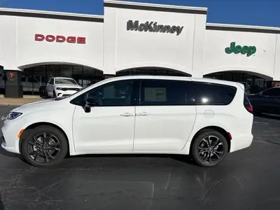 2026 Chrysler Pacifica Select AWD photo 2