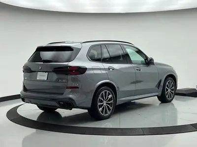 2025 BMW X5 M60i photo 5