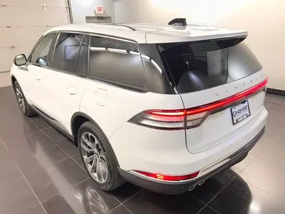 2026 Lincoln Aviator Reserve AWD photo 4