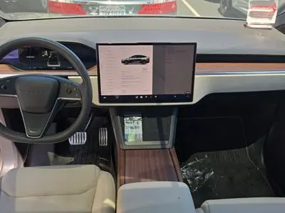 2025 Tesla Model X Long Range photo 3
