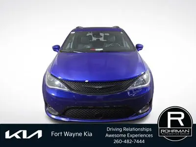 2018 Chrysler Pacifica Touring L Plus photo 3