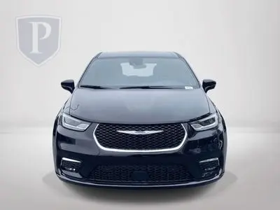 2026 Chrysler Pacifica Select photo 3