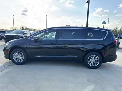 2026 Chrysler Pacifica Select photo 4