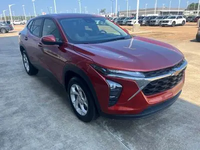 2024 Chevrolet Trax LS photo 5