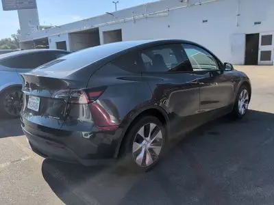 2024 Tesla Model Y Long Range Dual Motor All-Wheel Drive photo 5