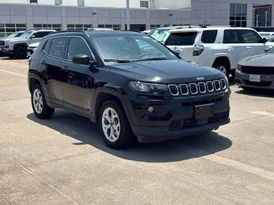 2025 Jeep Compass Latitude 4X4 photo 2