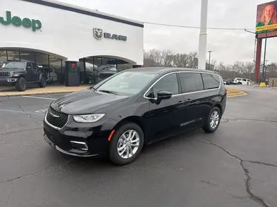 2026 Chrysler Pacifica Select photo 3