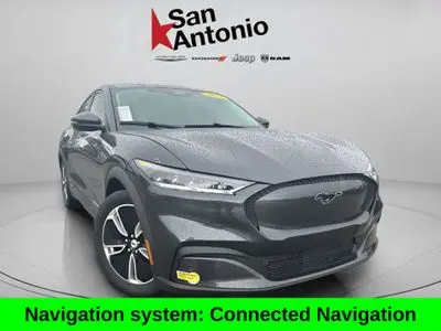 2022 Ford Mustang-Mach-e Select photo 2