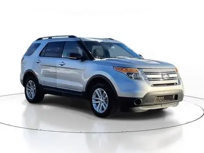 2013 Ford Explorer XLT 4x4 photo 3