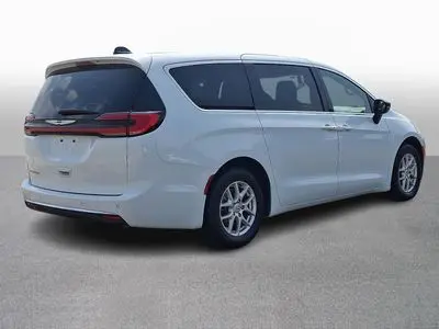2025 Chrysler Pacifica Select photo 4