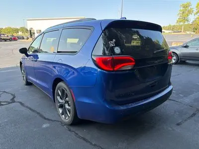 2019 Chrysler Pacifica Touring L Plus photo 5