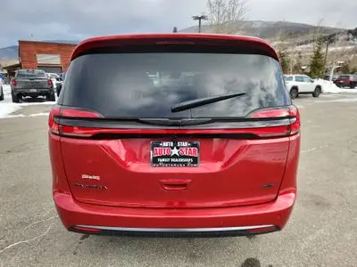 2026 Chrysler Pacifica Select AWD photo 4