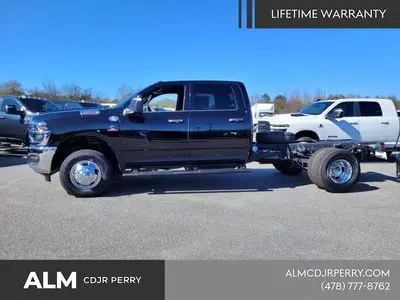 2026 RAM 3500 Tradesman 4X4 Crew Cab photo 3