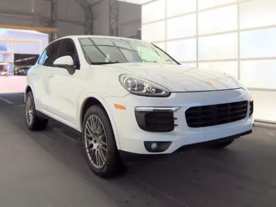 2017 Porsche Cayenne Platinum Edition photo 3