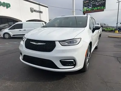 2026 Chrysler Pacifica Pinnacle photo 4