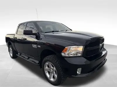 2018 RAM 1500 Express 4x4 Crew Cab 5'7 photo 3