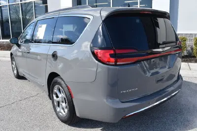2023 Chrysler Pacifica Limited photo 5