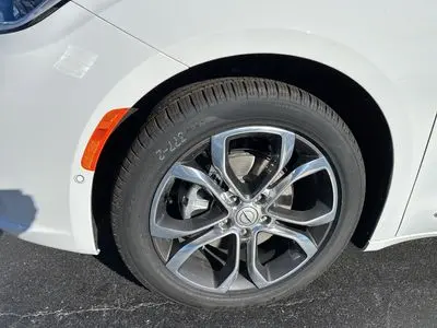 2026 Chrysler Pacifica Pinnacle photo 4