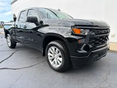 2025 Chevrolet Silverado 1500 Custom Double Cab Standard Box photo 3