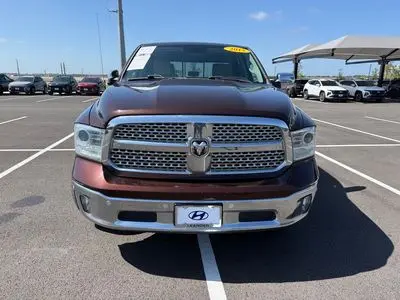 2015 RAM 1500 Laramie Crew Cab photo 2