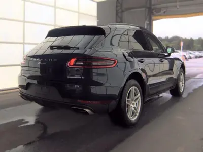 2018 Porsche Macan Base photo 2