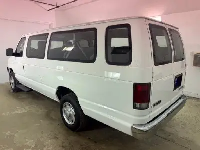 2012 Ford E-Series XLT E-350 Super Duty Extended photo 4
