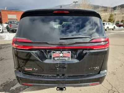 2026 Chrysler Pacifica Limited AWD photo 4