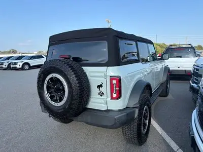 2022 Ford Bronco Outer Banks 4WD Advanced photo 3