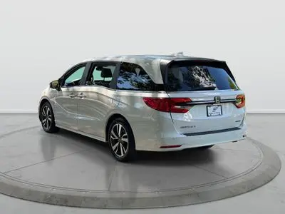 2023 Honda Odyssey Touring photo 4