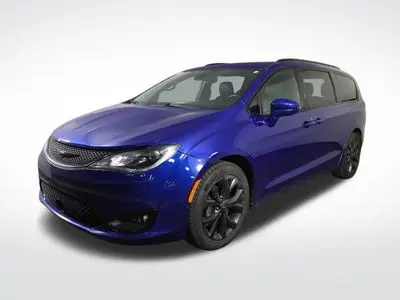 2018 Chrysler Pacifica Touring L Plus photo 2
