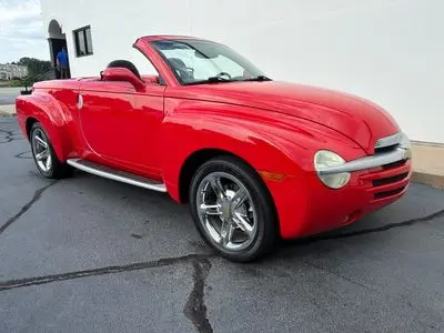 2004 Chevrolet SSR LS photo 2