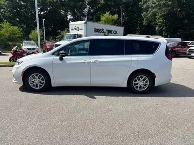 2025 Chrysler Pacifica Select photo 4