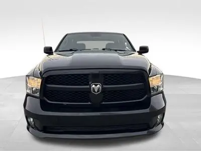 2018 RAM 1500 Express 4x4 Crew Cab 5'7 photo 2