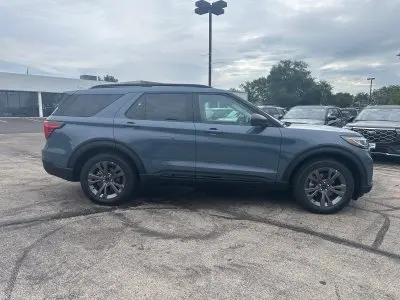 2026 Ford Explorer Active 4WD photo 2