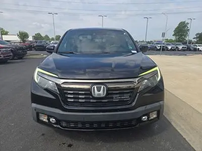 2017 Honda Ridgeline Black Edition photo 3