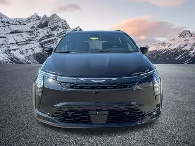 2027 Chrysler Pacifica Limited photo 2