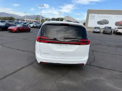 2021 Chrysler Pacifica Touring L photo 5