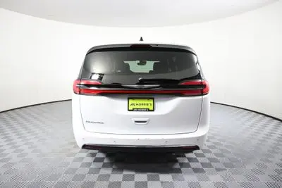 2024 Chrysler Pacifica Touring photo 5