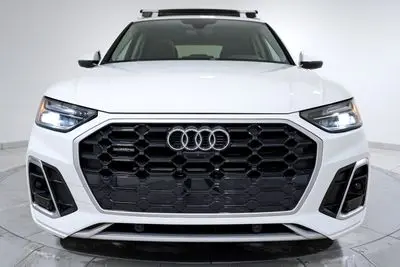 2024 Audi Q5 45 Premium Plus photo 2