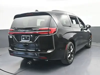 2026 Chrysler Pacifica Select photo 5