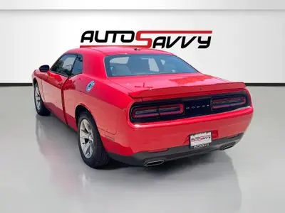 2022 Dodge Challenger SXT Auto photo 5
