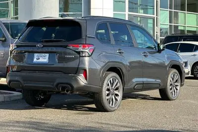 2026 Subaru Forester Touring photo 4