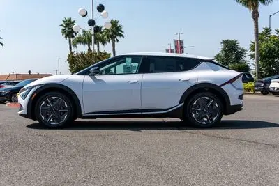 2026 Kia EV6 Light photo 4