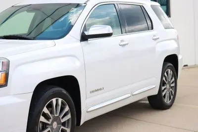 2017 GMC Terrain AWD Denali photo 2