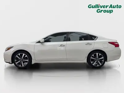 2016 Nissan Altima 2.5 SR photo 3