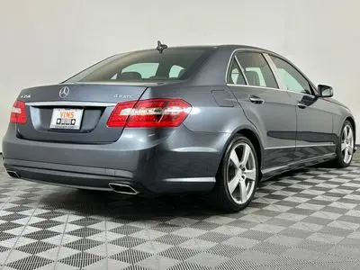 2011 Mercedes-Benz E-Class E350 Luxury 4MATIC photo 4