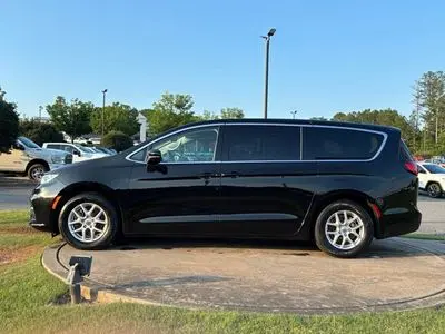 2024 Chrysler Pacifica Touring L photo 4