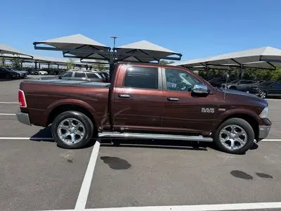 2015 RAM 1500 Laramie Crew Cab photo 4
