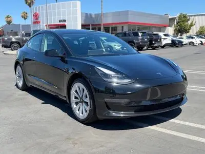 2021 Tesla Model 3 Standard Range Plus photo 2